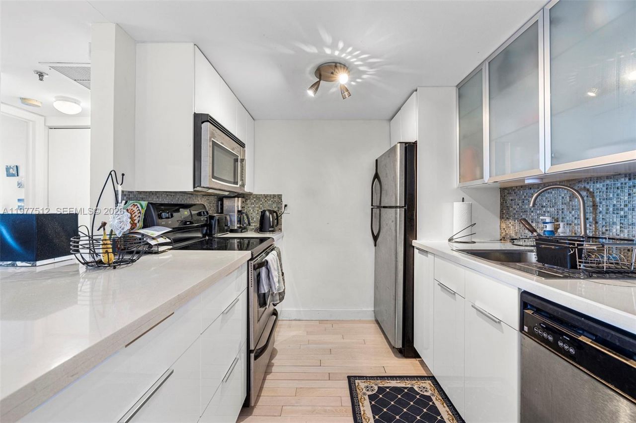 1621 Bay Rd, Unit 505, Miami Beach, FL 33139 Photo
