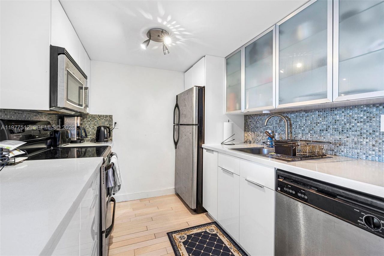 1621 Bay Rd, Unit 505, Miami Beach, FL 33139 Photo