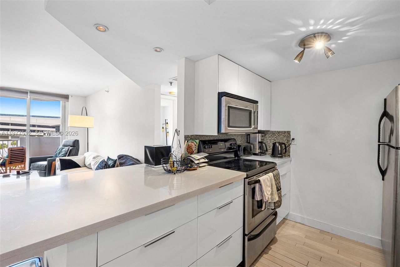 1621 Bay Rd, Unit 505, Miami Beach, FL 33139 Photo