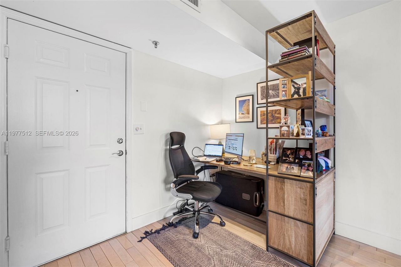 1621 Bay Rd, Unit 505, Miami Beach, FL 33139 Photo