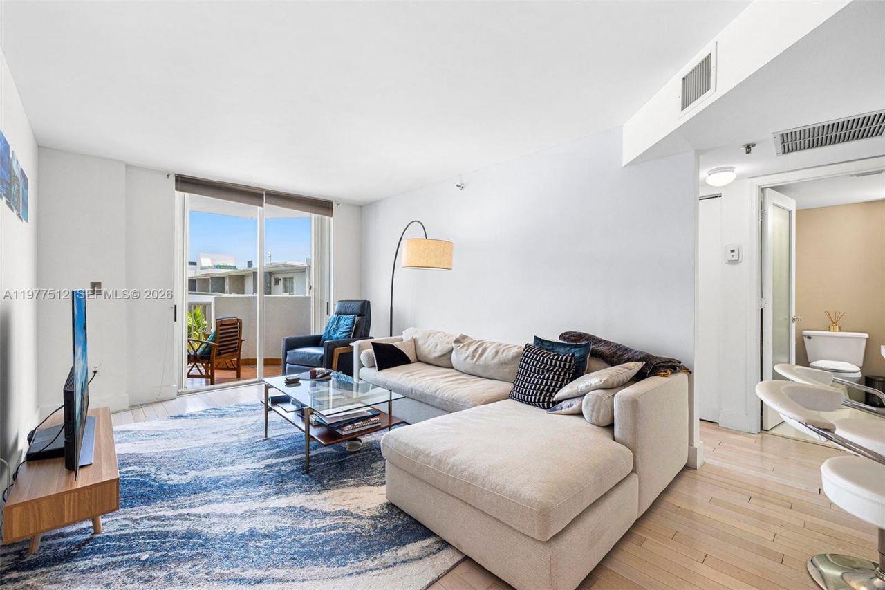 1621 Bay Rd, Unit 505, Miami Beach, FL 33139 Photo
