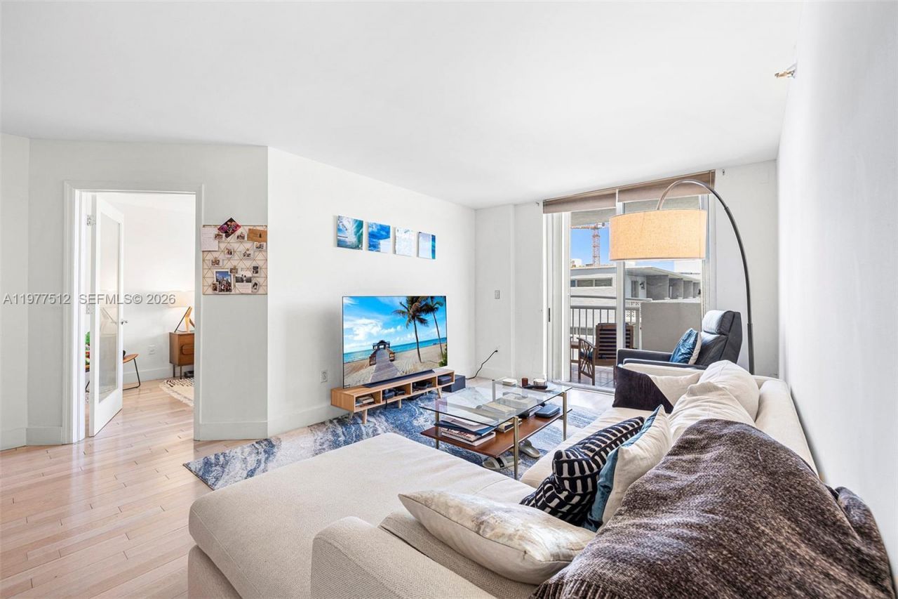 1621 Bay Rd, Unit 505, Miami Beach, FL 33139 Photo