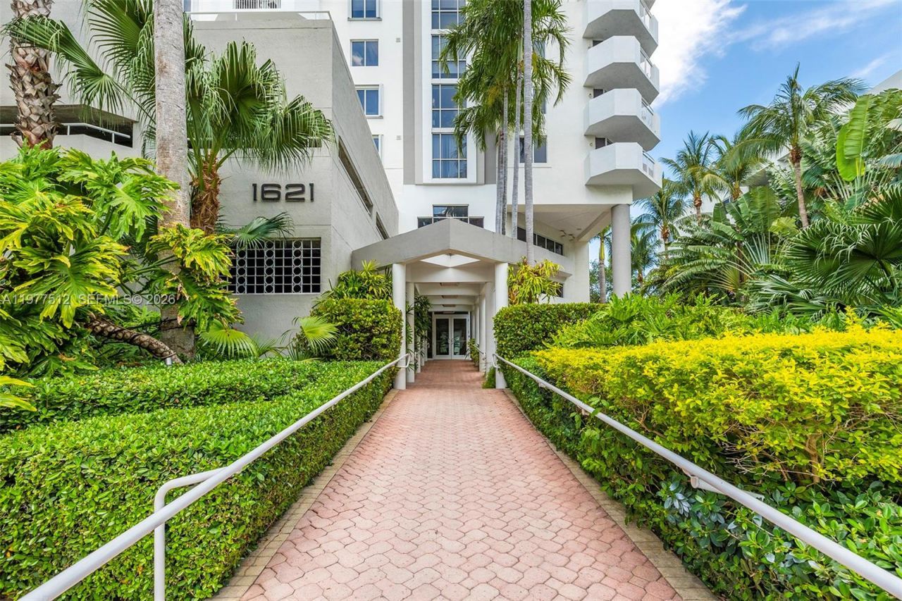1621 Bay Rd, Unit 505, Miami Beach, FL 33139 Photo