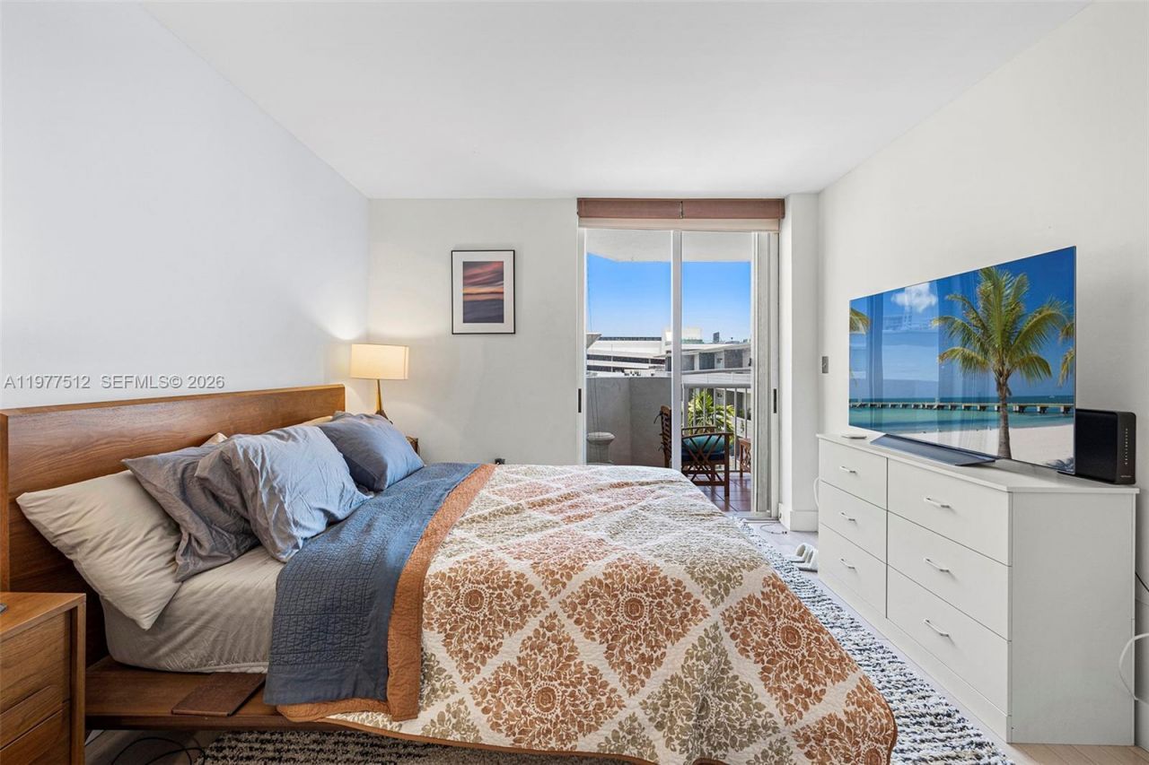 1621 Bay Rd, Unit 505, Miami Beach, FL 33139 Photo