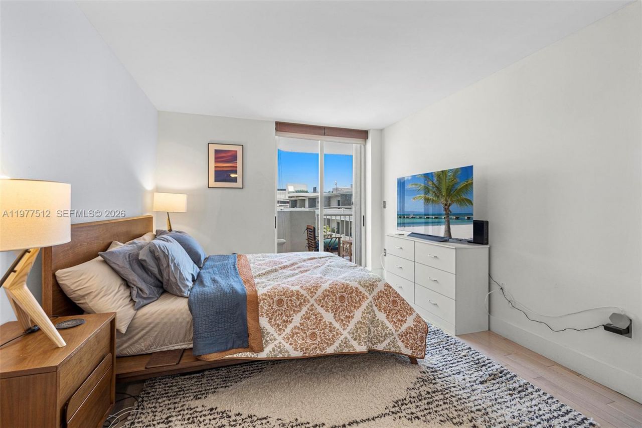 1621 Bay Rd, Unit 505, Miami Beach, FL 33139 Photo