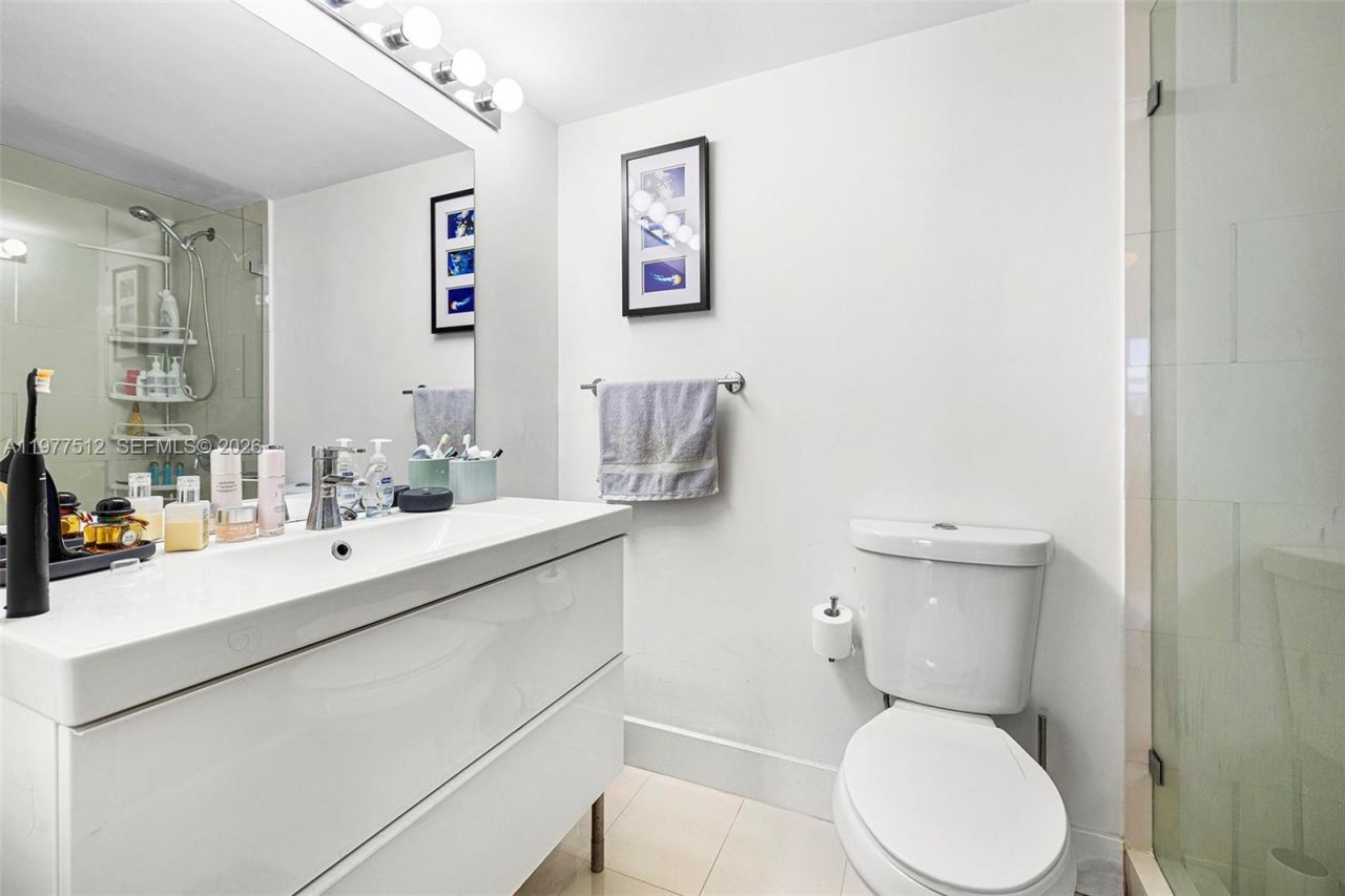 1621 Bay Rd, Unit 505, Miami Beach, FL 33139 Photo