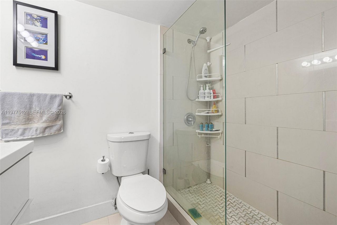 1621 Bay Rd, Unit 505, Miami Beach, FL 33139 Photo