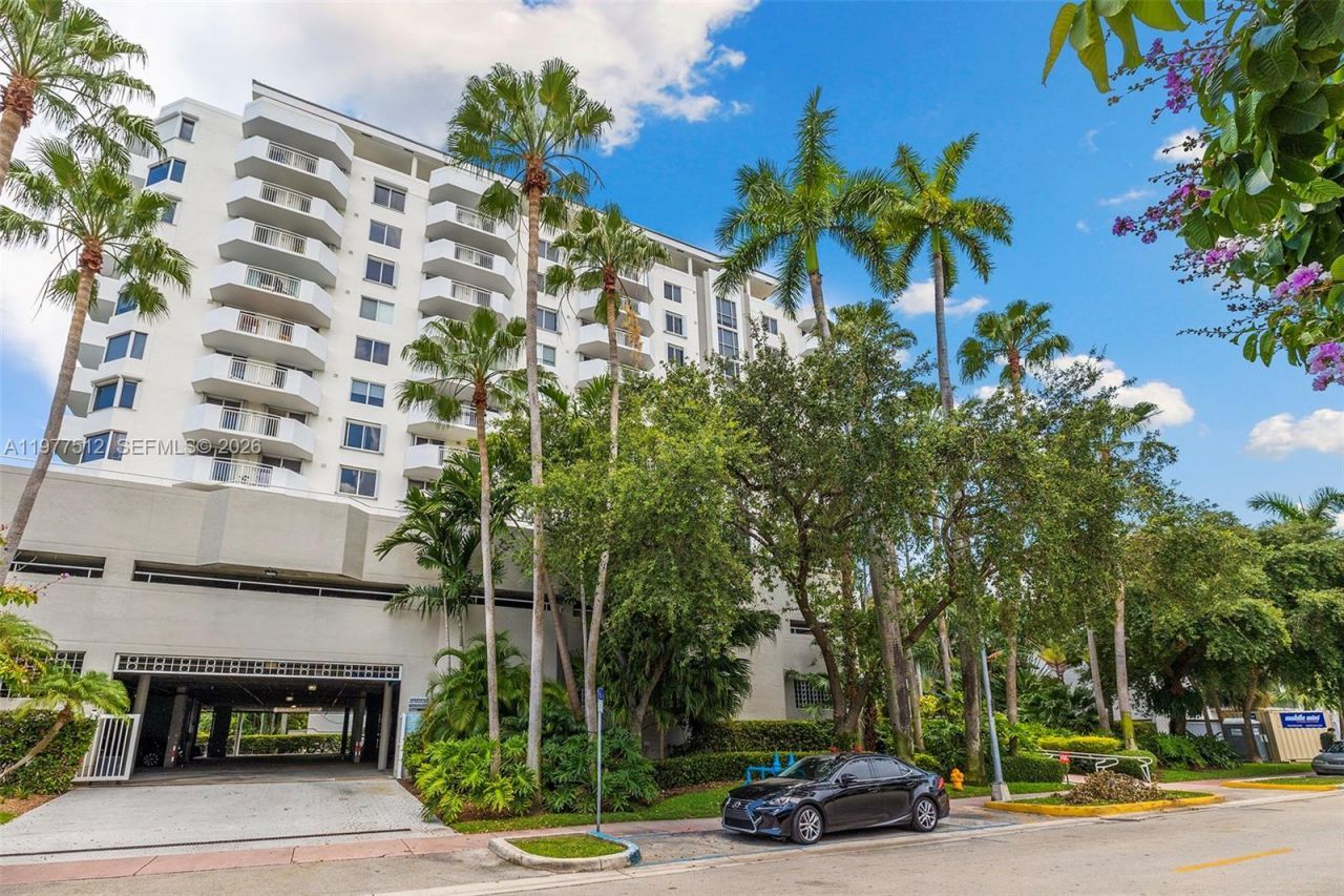 1621 Bay Rd, Unit 505, Miami Beach, FL 33139 Photo