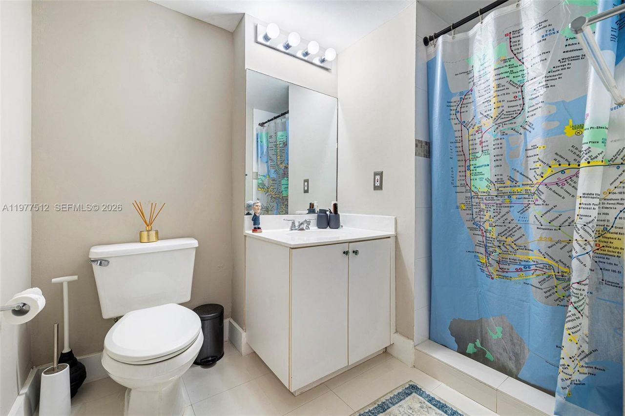 1621 Bay Rd, Unit 505, Miami Beach, FL 33139 Photo