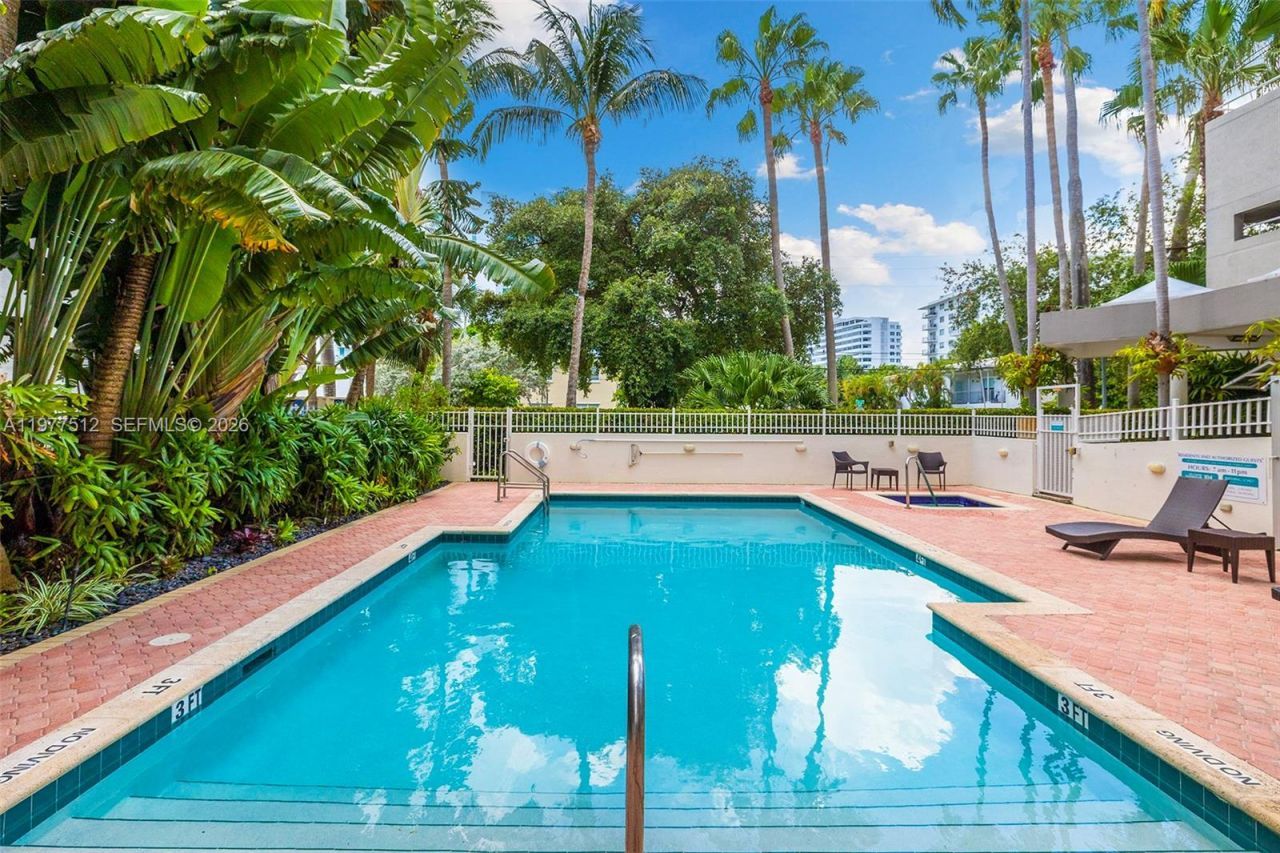 1621 Bay Rd, Unit 505, Miami Beach, FL 33139 Photo