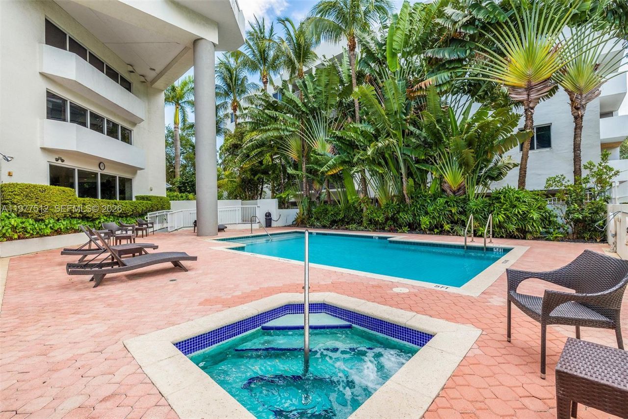 1621 Bay Rd, Unit 505, Miami Beach, FL 33139 Photo