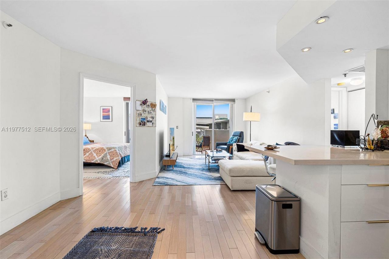 1621 Bay Rd, Unit 505, Miami Beach, FL 33139 Photo