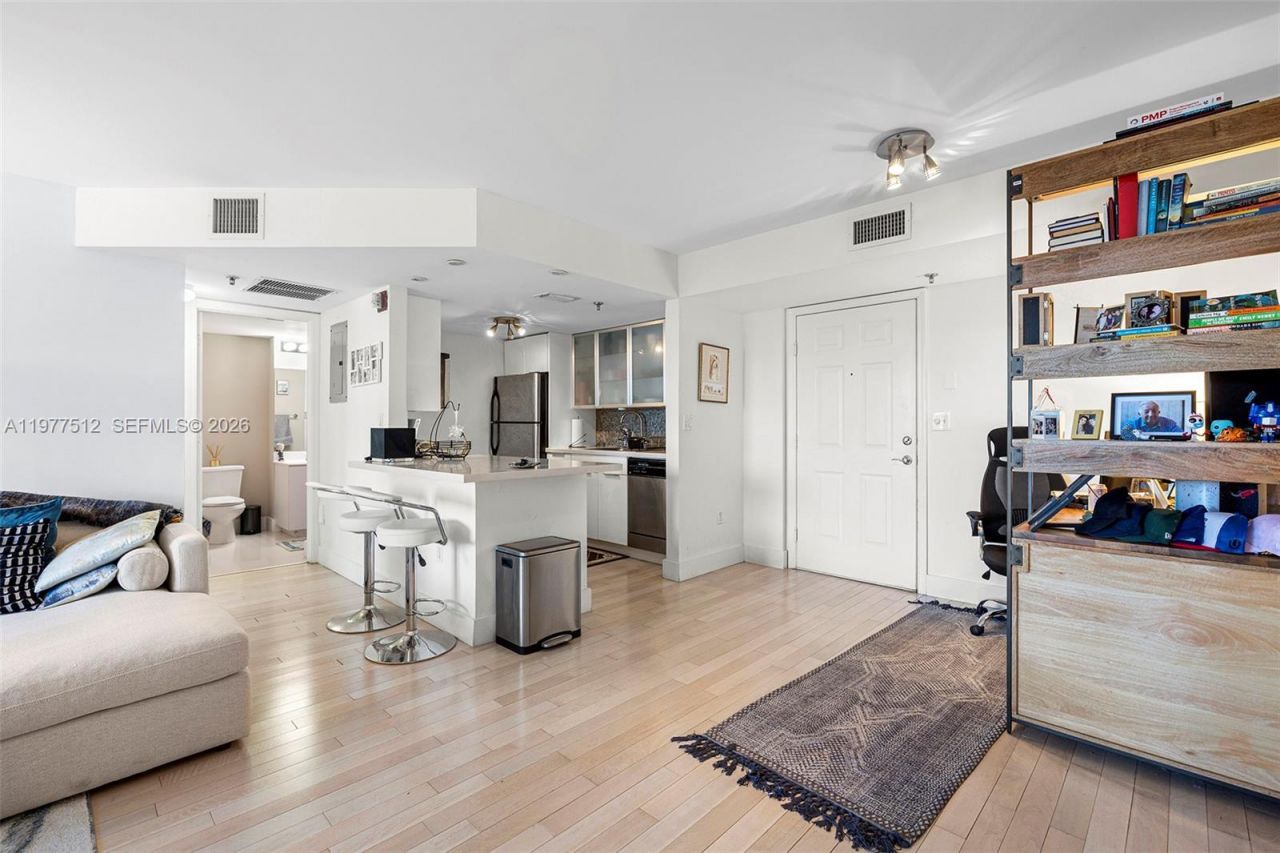 1621 Bay Rd, Unit 505, Miami Beach, FL 33139 Photo