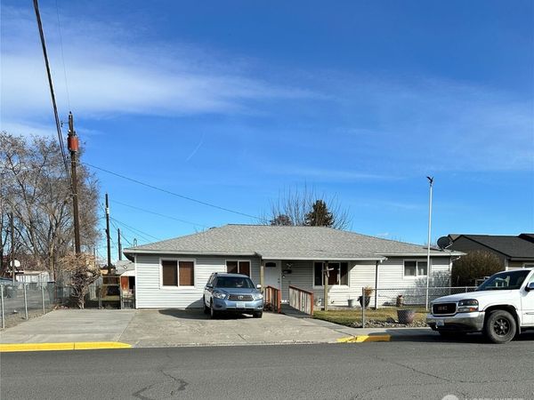 222 3rd Avenue SE, Quincy, WA 98848