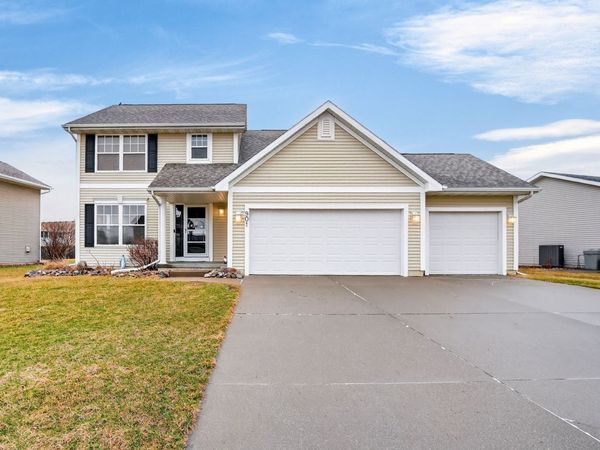 901 SE Woodbine Drive, Grimes, IA 50111