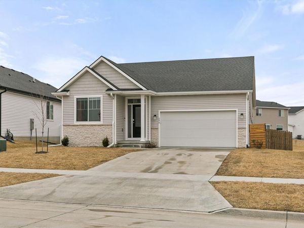 290 NW Rosemont Circle, Waukee, IA 50263