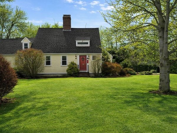 65 Rockland St, Dartmouth, MA 02748
