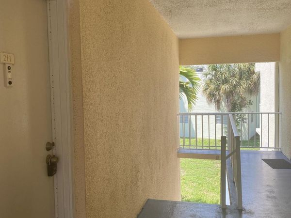 409 Executive Center Drive, Unit 211, West Palm Beach, FL 33401