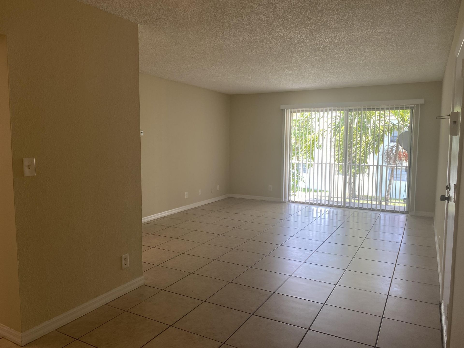 409 Executive Center Drive, Unit 211, West Palm Beach, FL 33401 Photo