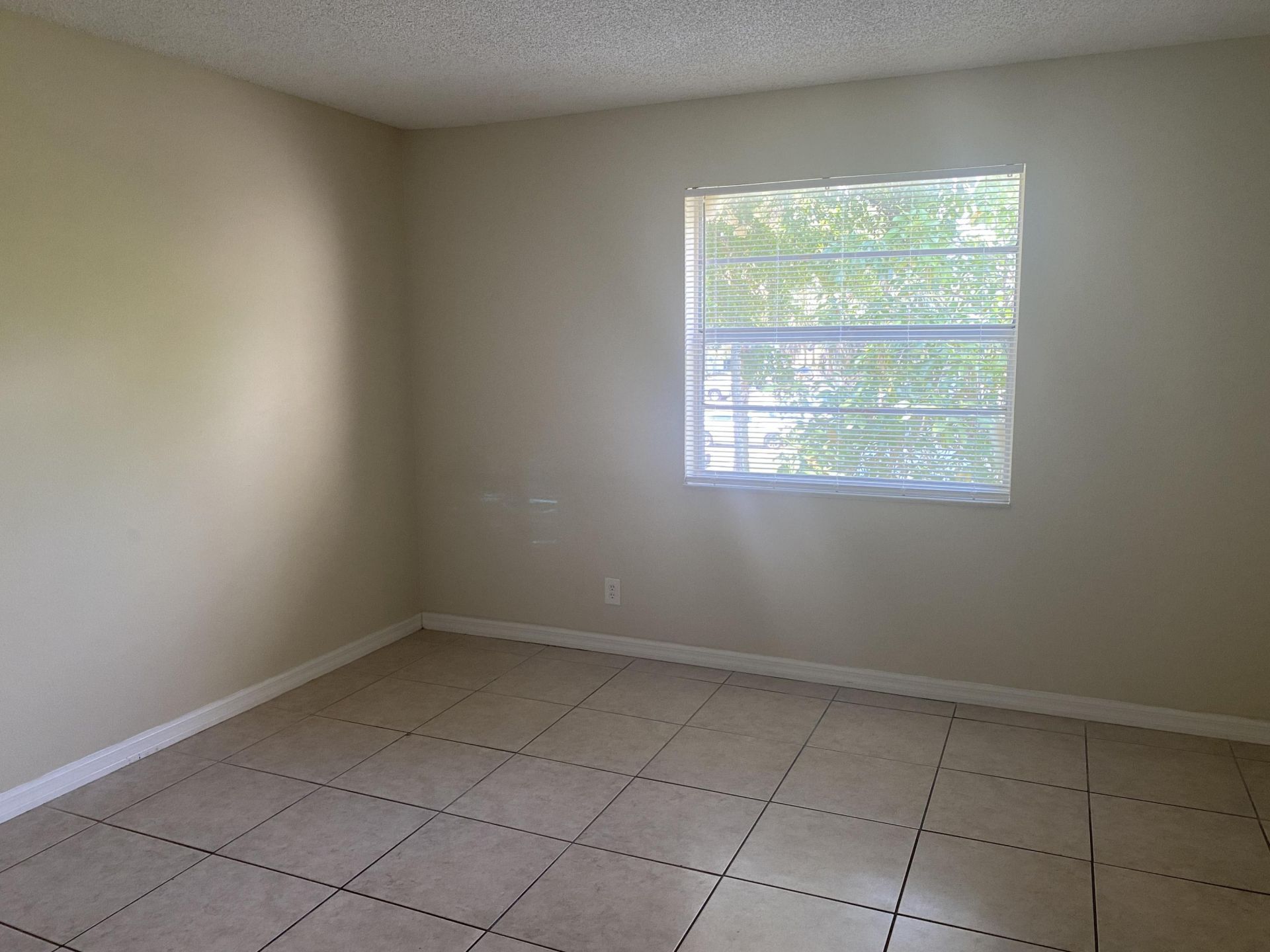 409 Executive Center Drive, Unit 211, West Palm Beach, FL 33401 Photo