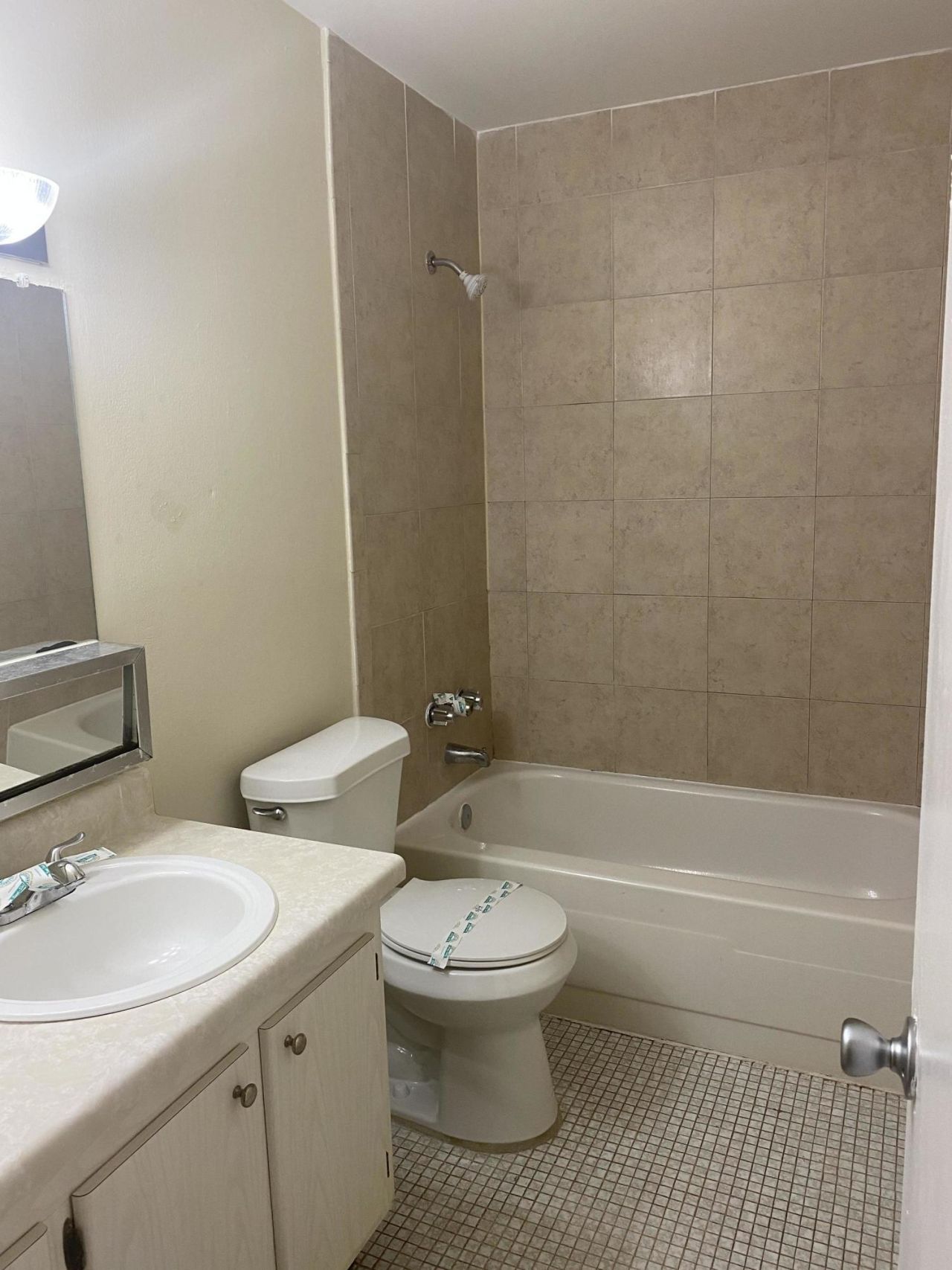 409 Executive Center Drive, Unit 211, West Palm Beach, FL 33401 Photo