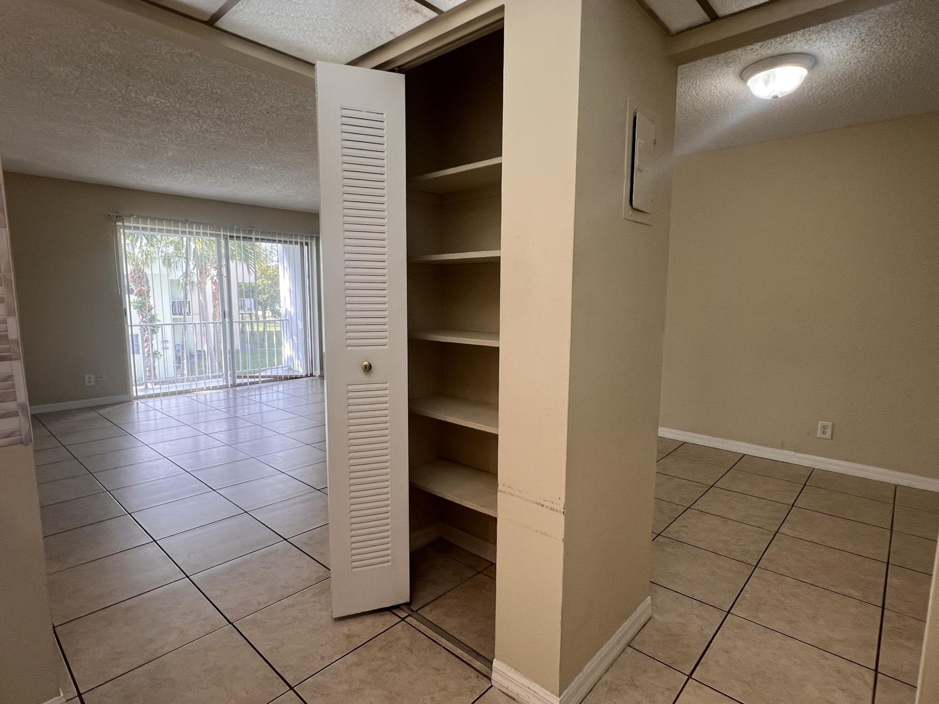 409 Executive Center Drive, Unit 211, West Palm Beach, FL 33401 Photo