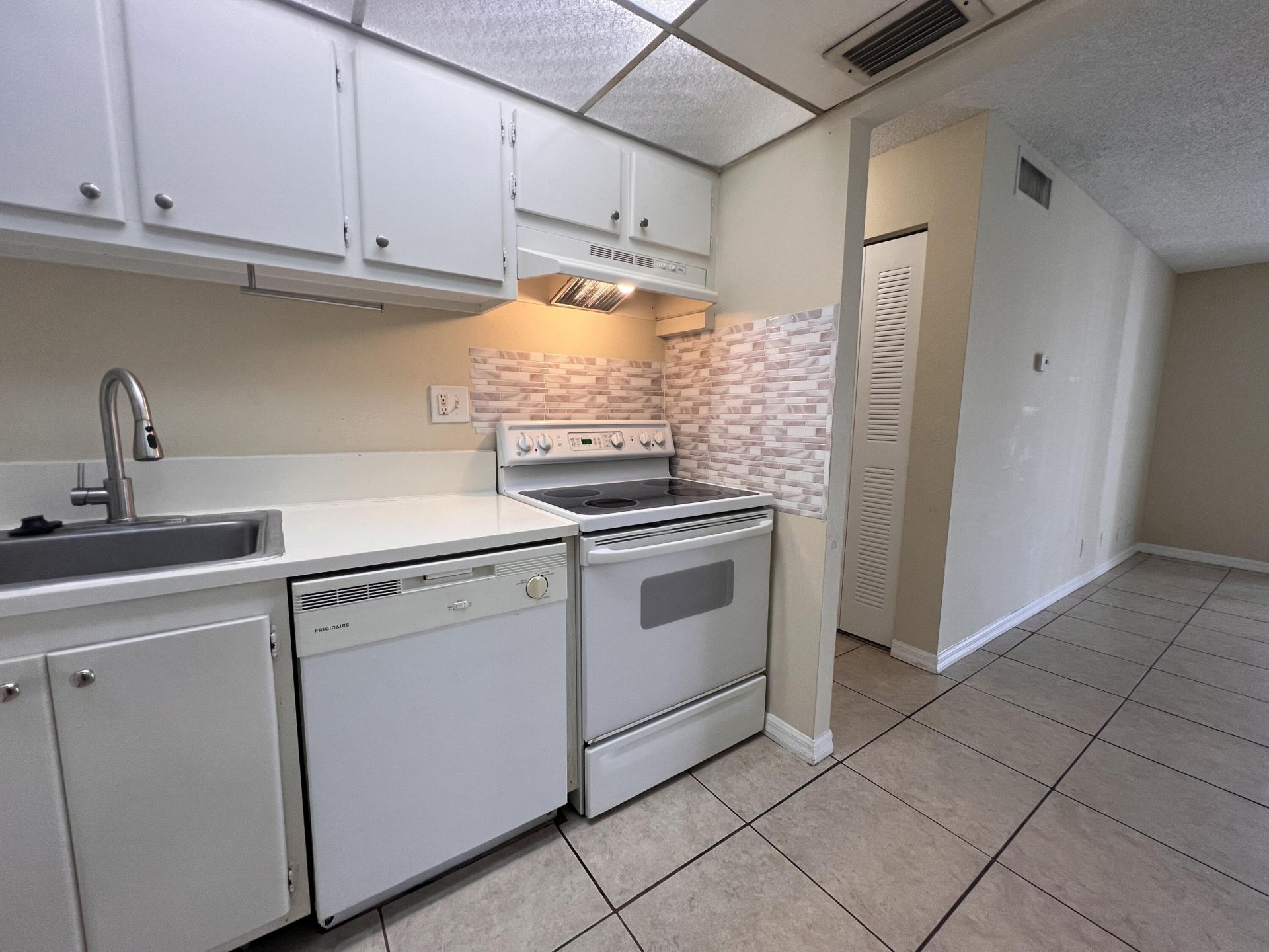 409 Executive Center Drive, Unit 211, West Palm Beach, FL 33401 Photo