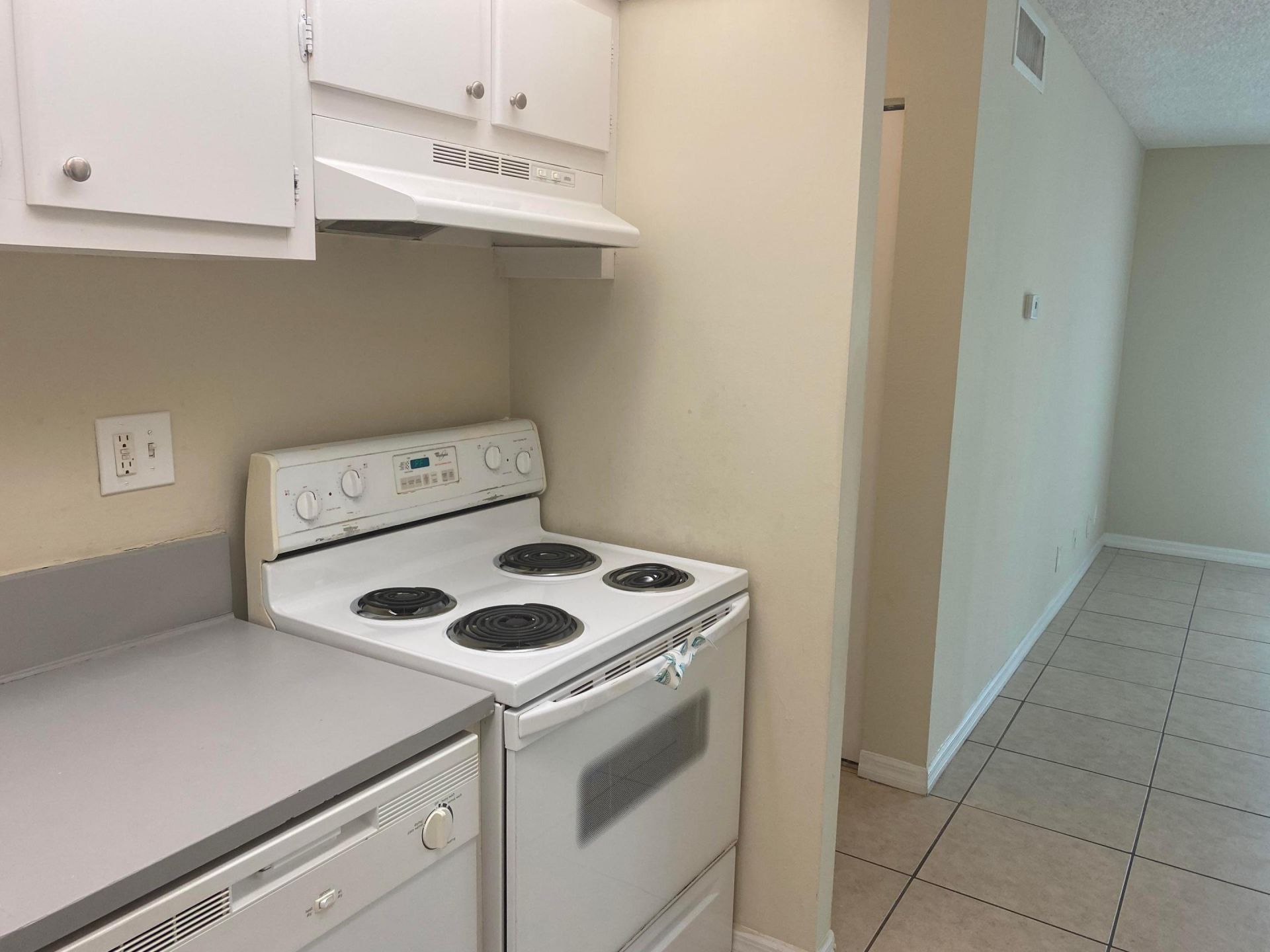 409 Executive Center Drive, Unit 211, West Palm Beach, FL 33401 Photo