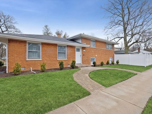 4647 Johnson Avenue, Western Springs, IL 60558