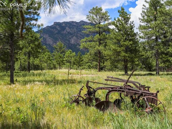 325 Pine Oaks Road, Colorado Springs, CO 80926