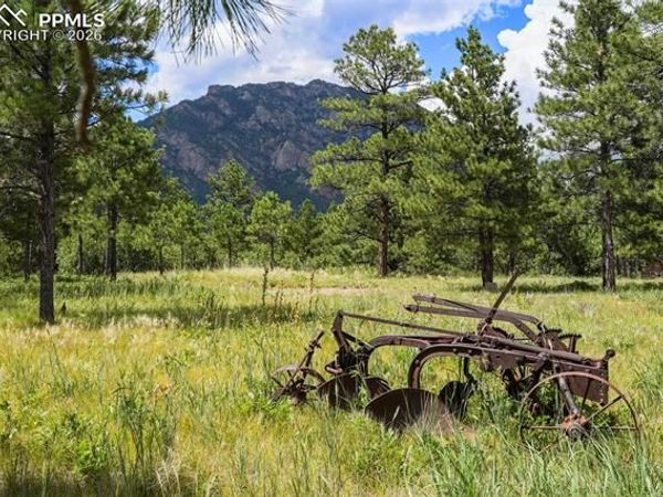 325 Pine Oaks Road, Colorado Springs, CO 80926