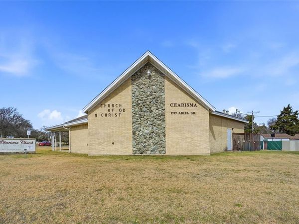 1717 Ariel Drive , Dallas, TX 75232