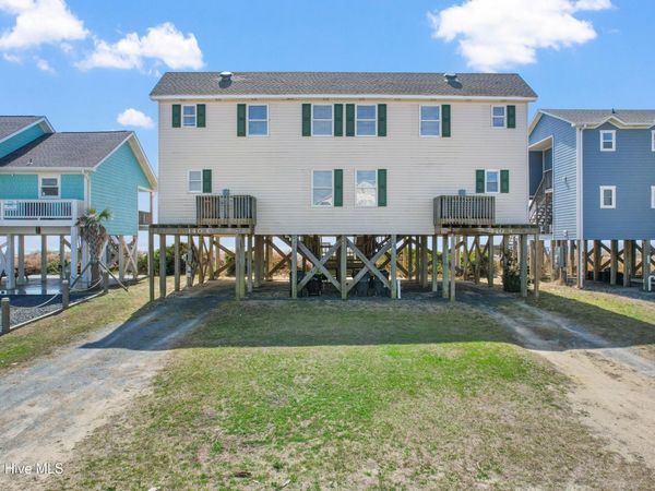 140 Ocean Boulevard E, Holden Beach, NC 28462