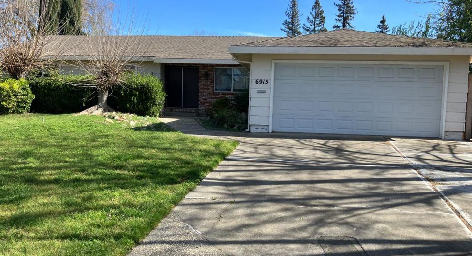 6913 Greenhaven Dr, Sacramento, CA 95831 Photo