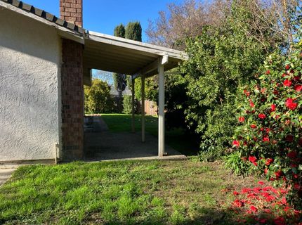 6913 Greenhaven Dr, Sacramento, CA 95831 Photo