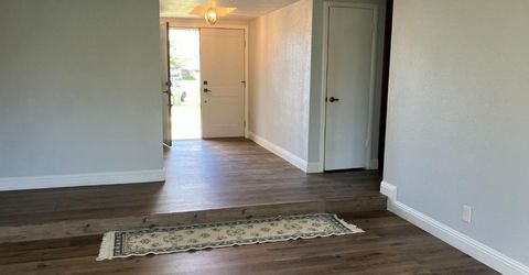 6913 Greenhaven Dr, Sacramento, CA 95831 Photo