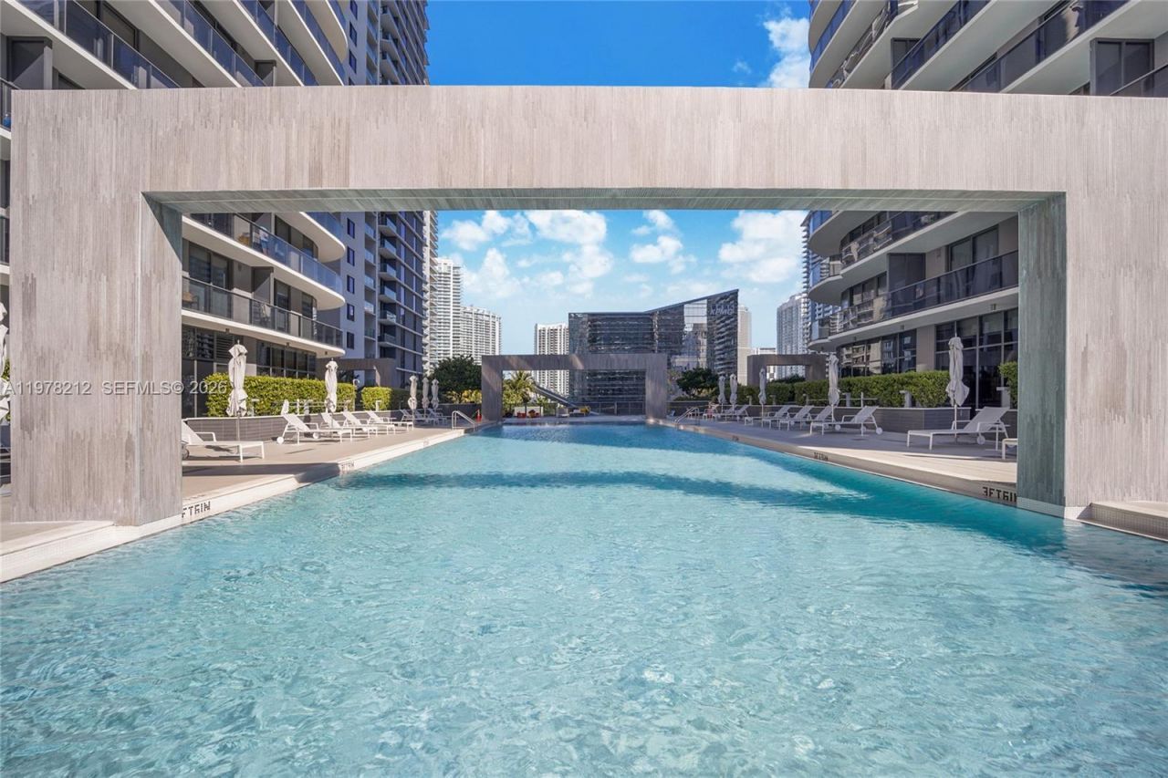 45 SW 9th St, Unit 1904, Miami, FL 33130 Photo