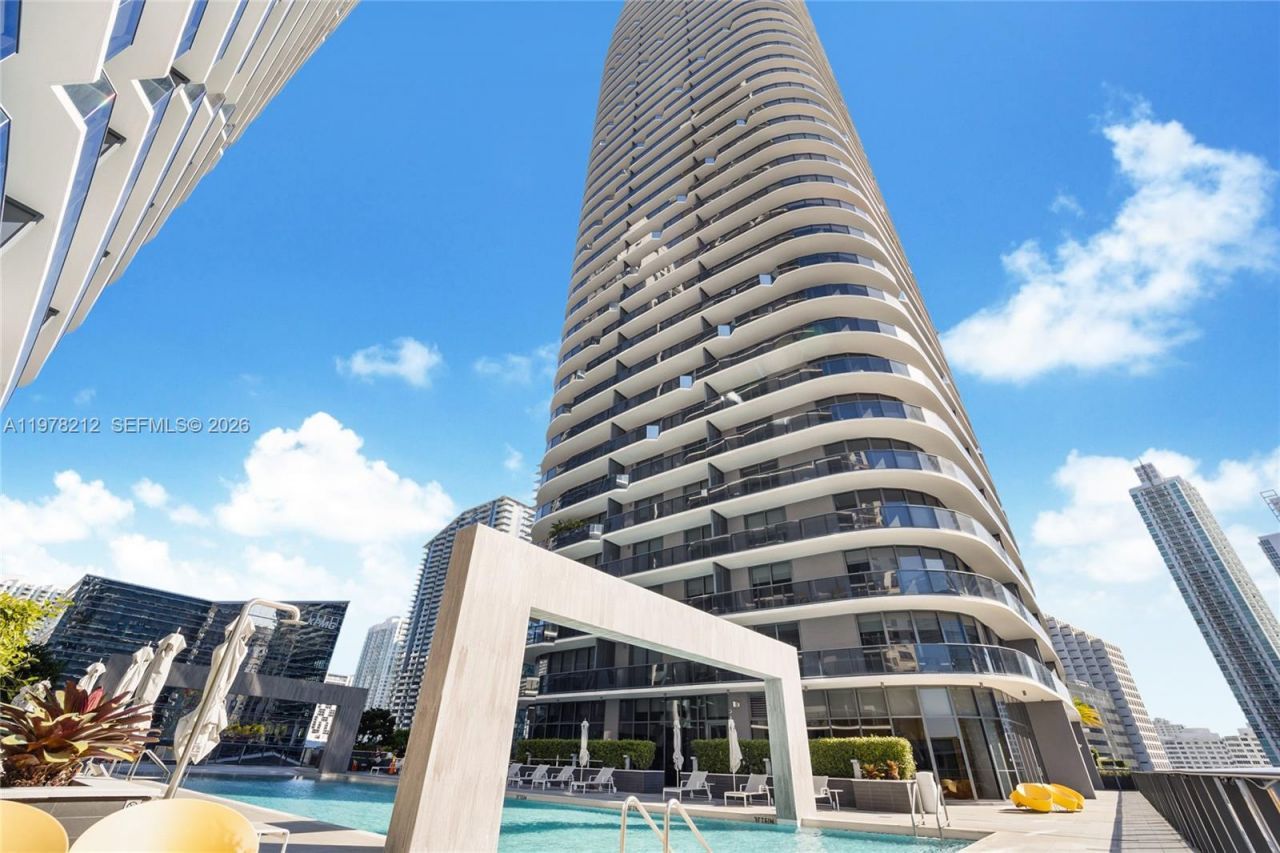 45 SW 9th St, Unit 1904, Miami, FL 33130 Photo