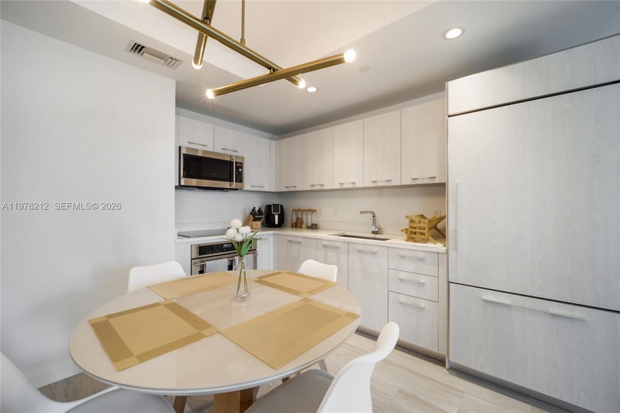 45 SW 9th St, Unit 1904, Miami, FL 33130 Photo