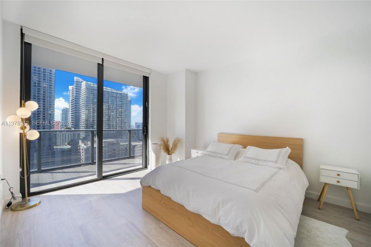 45 SW 9th St, Unit 1904, Miami, FL 33130 Photo