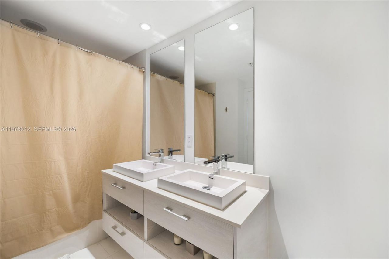 45 SW 9th St, Unit 1904, Miami, FL 33130 Photo