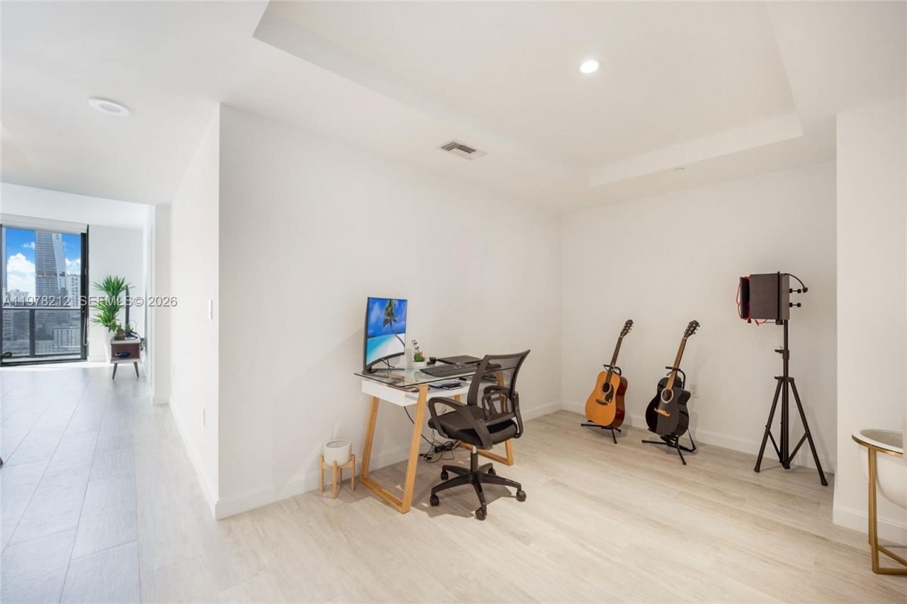 45 SW 9th St, Unit 1904, Miami, FL 33130 Photo