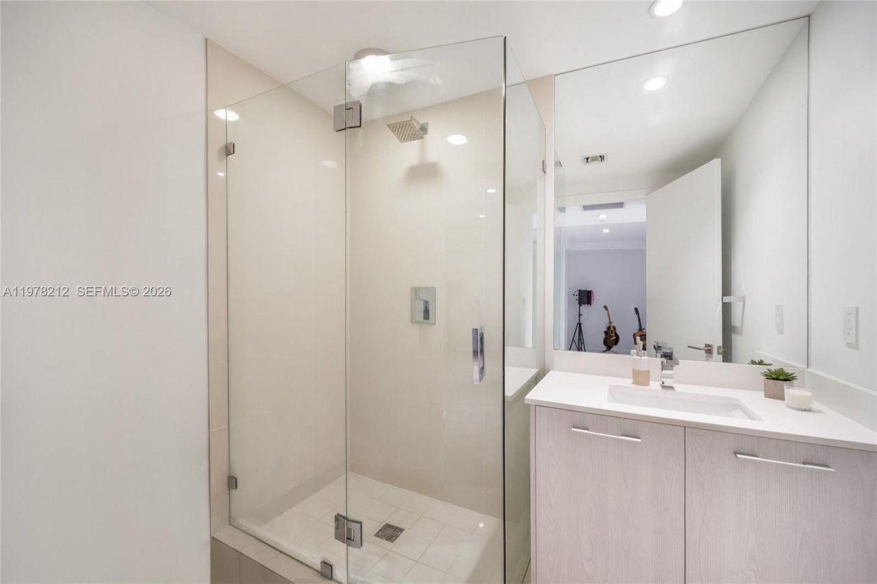45 SW 9th St, Unit 1904, Miami, FL 33130 Photo