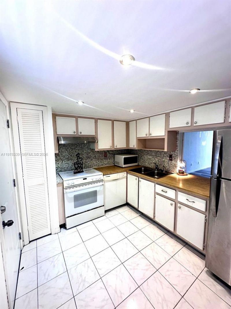 1501 NE 191st St, Unit C312, Miami, FL 33179 Photo