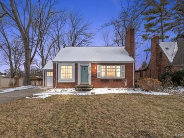 17601 Cambridge Boulevard, Lathrup Village, MI 48076