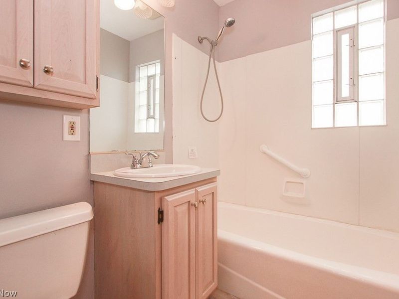 15305 Rockside Road, Maple Heights, OH 44137 Photo 21