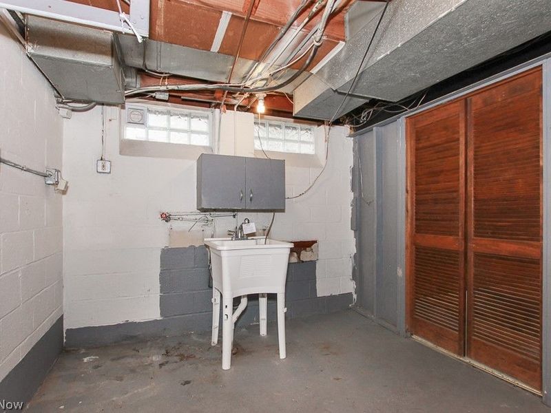 15305 Rockside Road, Maple Heights, OH 44137 Photo 27