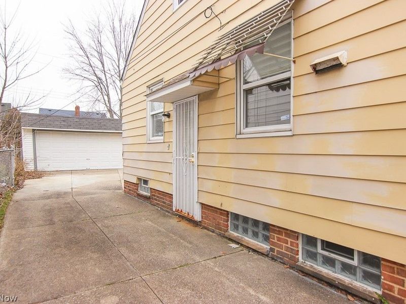 15305 Rockside Road, Maple Heights, OH 44137 Photo 30