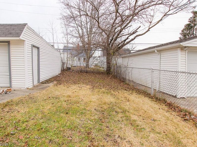 15305 Rockside Road, Maple Heights, OH 44137 Photo 31