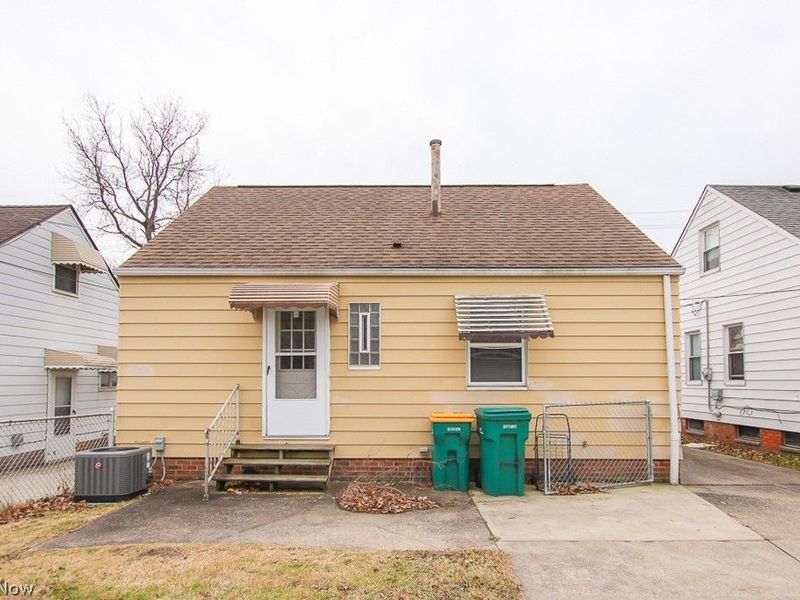 15305 Rockside Road, Maple Heights, OH 44137 Photo 32